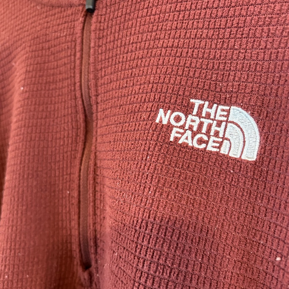 North face quarter zip. UNISEX